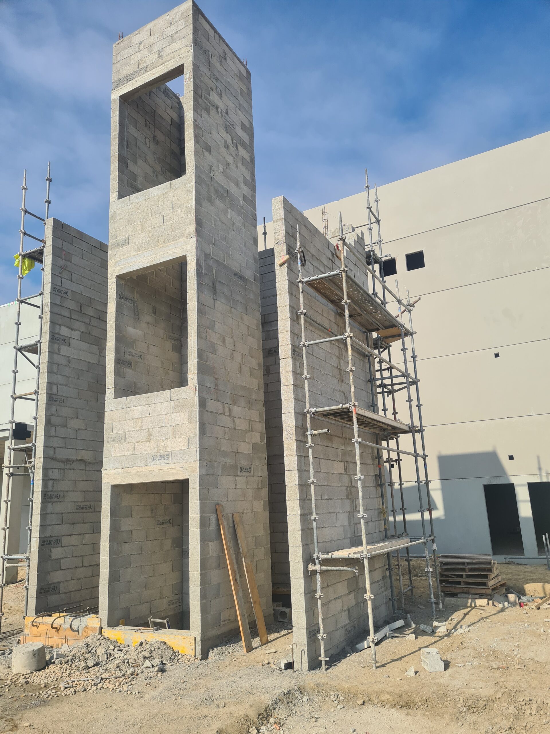 Entreprise de maçonnerie en PACA : maçonnerie générale, fondations, murs porteurs, enduits, extension (SilverBTP)